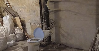 Демонтаж сантехкабины в панельном доме - цена от 1046 рублей | Сварной-Жлз